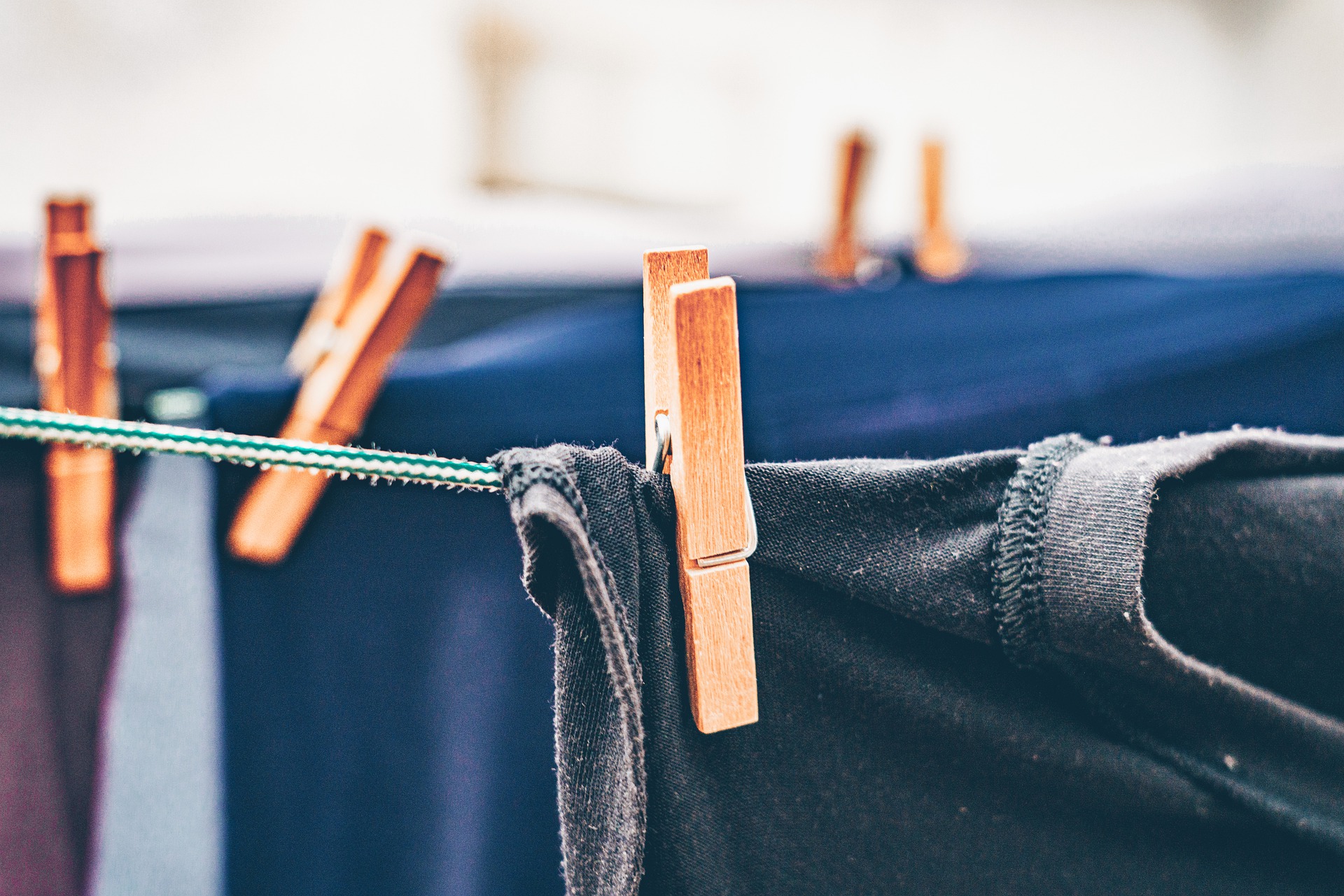 alias folleto Selección conjunta Soluciones prácticas para tender la ropa cuando vives en un piso pequeño￼ –  Kwhabita2